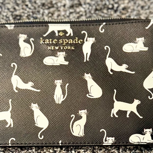Kate Spade Black and White Cat Pattern Wristlet - Picture 2 of 7